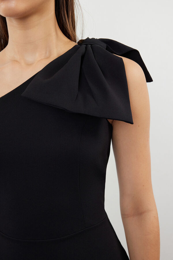 Trendyol Vestido ajustado de un solo hombro negro