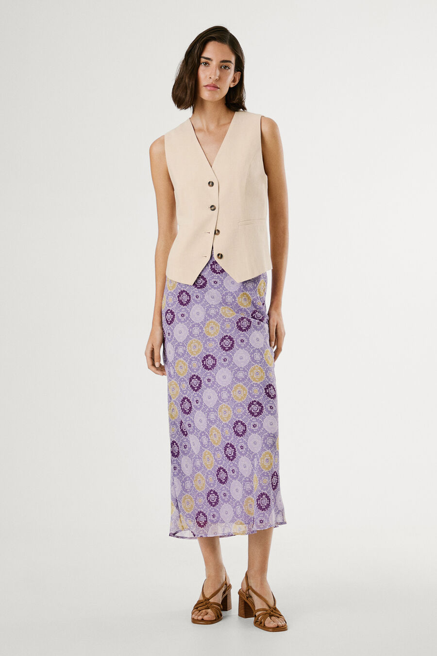 Falda midi fluida con estampado.