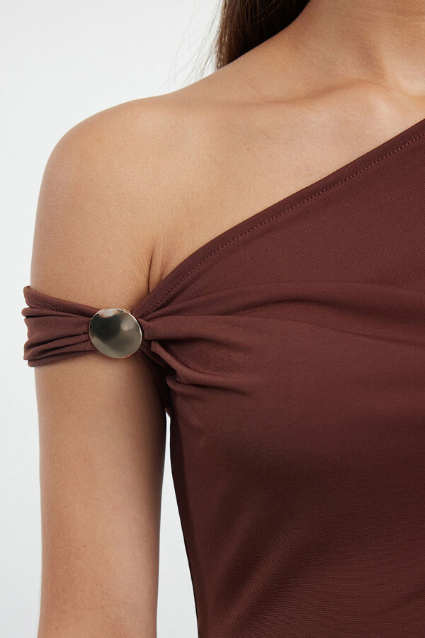 Trendyol Top asim&eacute;trico tostado