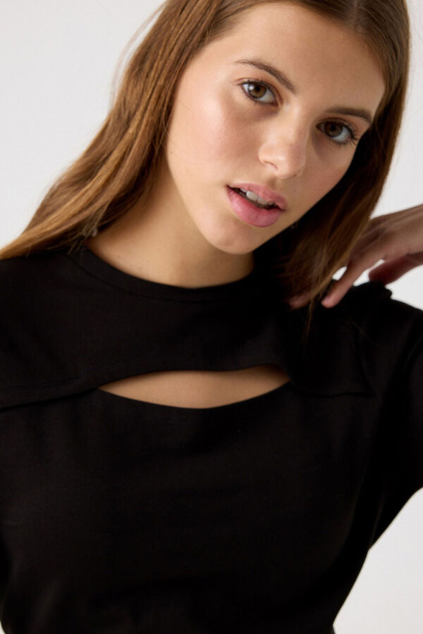 Inside Cut Out T-shirt black