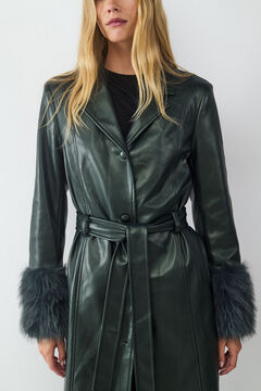 Balmohk Trench com efeito de couro e detalhe de pelo