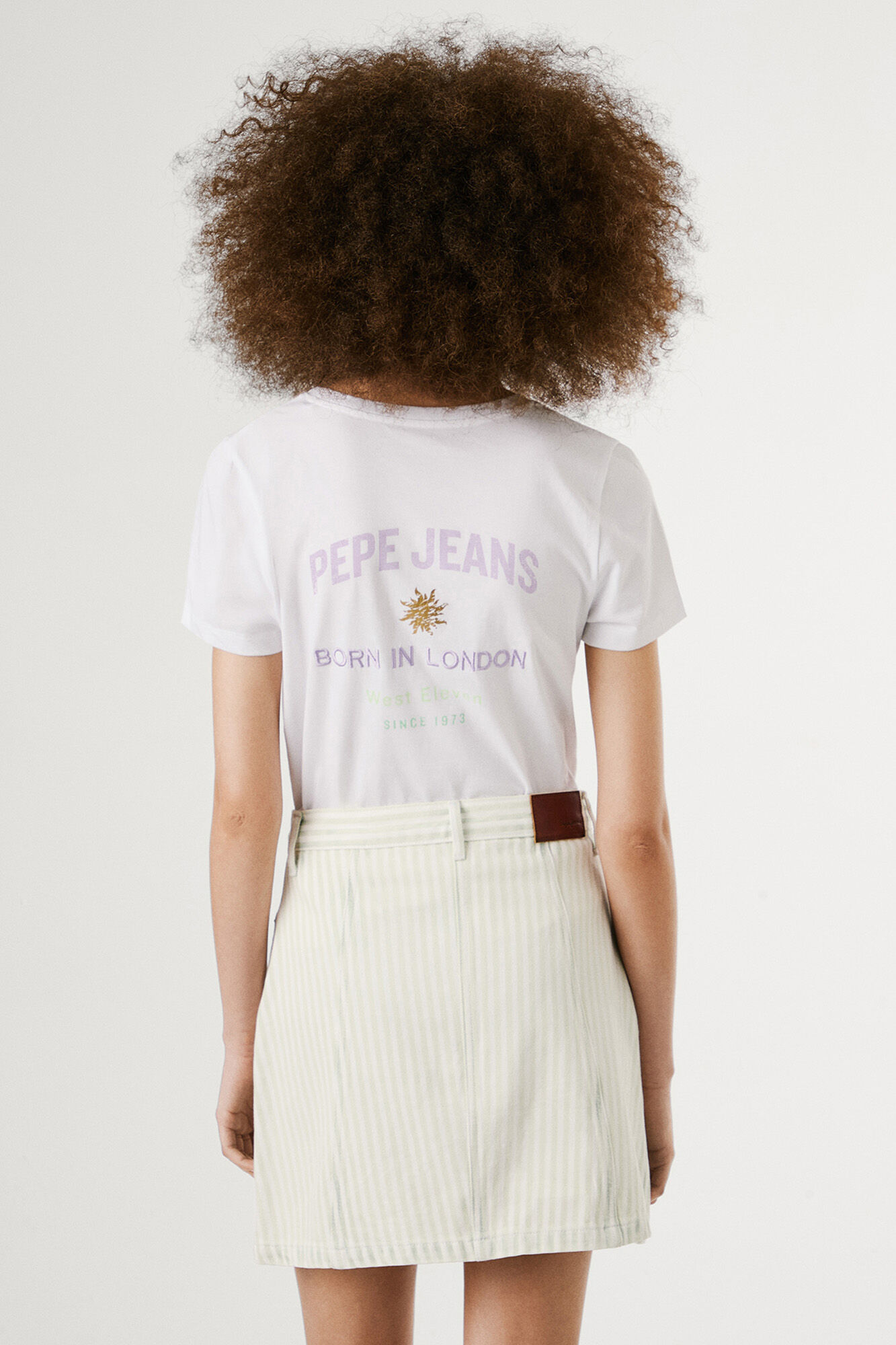 Pepe Jeans Camiseta manga corta con logo bordado y dibujo trasero.