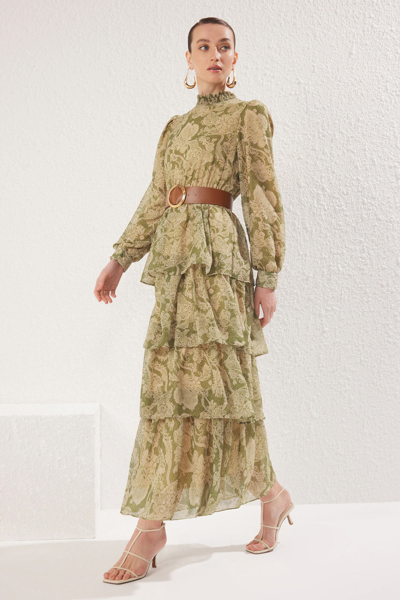 Trendyol Vestido largo volantes