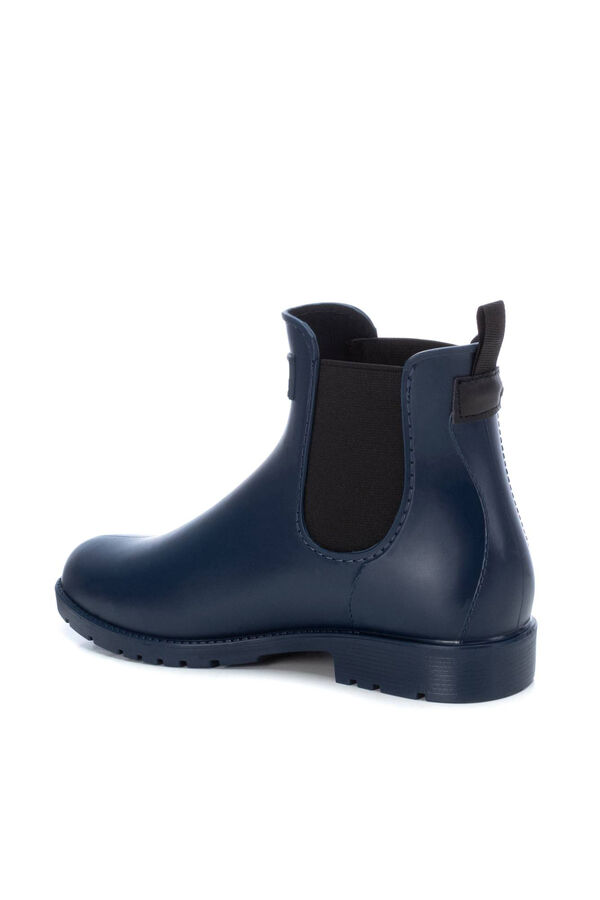 Springfield Women's waterproof Chelsea ankle boot by the brand Xti.  navy