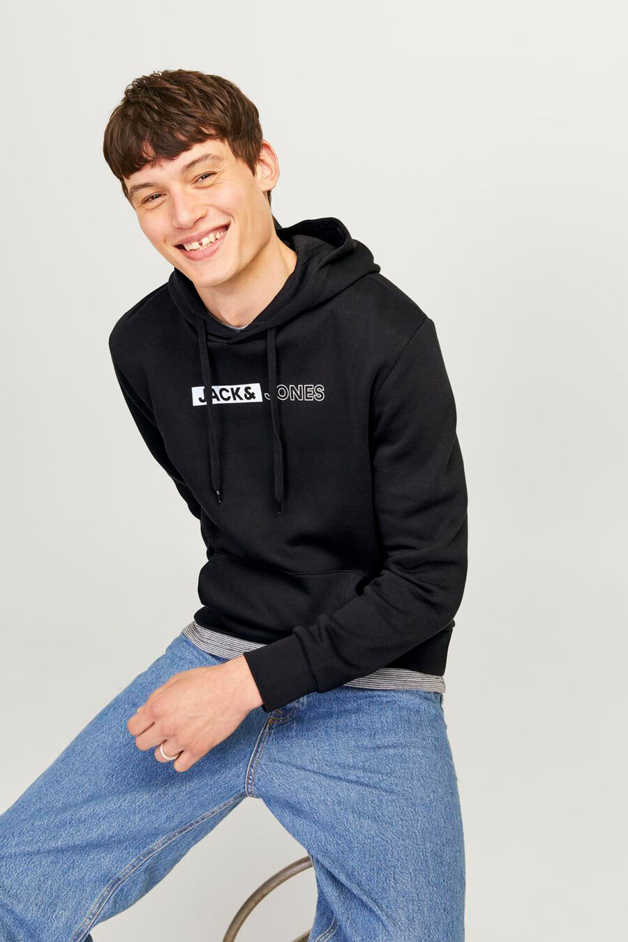 Sudadera estándar fit capucha