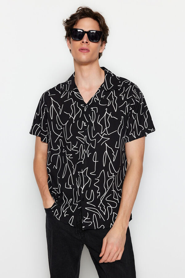 Trendyol Camisa estampada manga corta negro