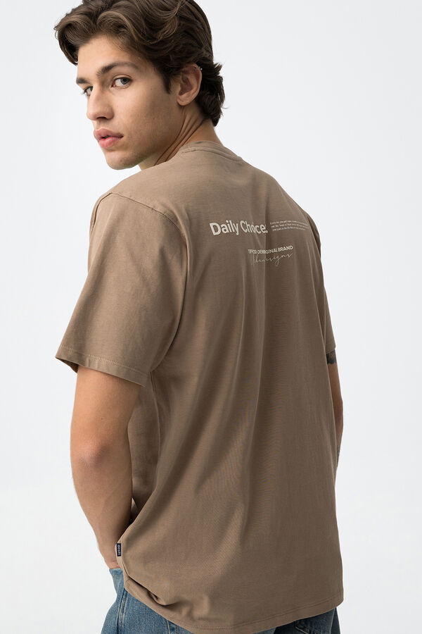 Tiffosi Camiseta con Mensajes en Relieve marr&oacute;n