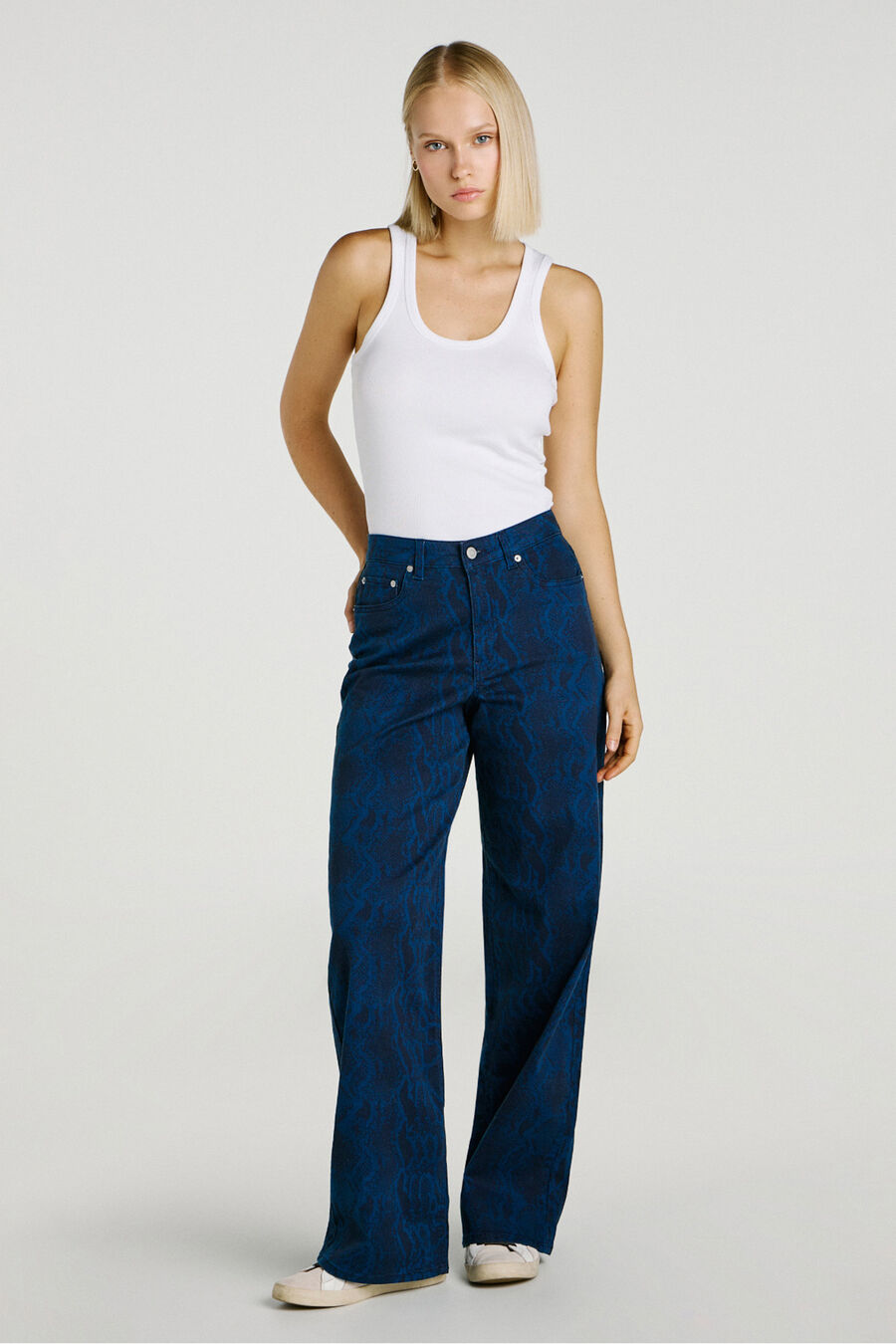 Pantalón loose fit estampado