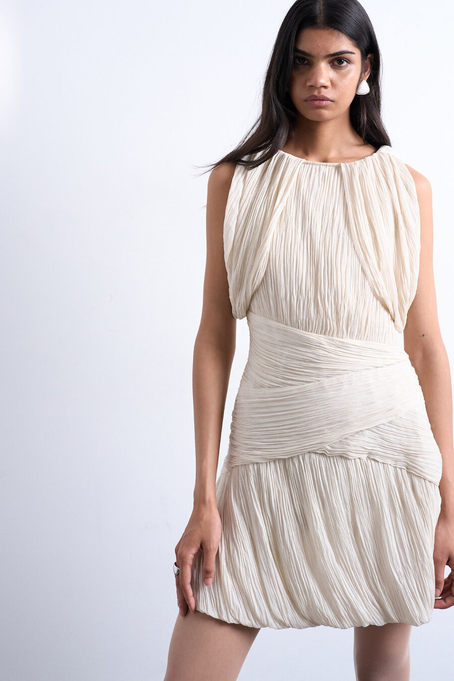Vestido corto detalle fruncido