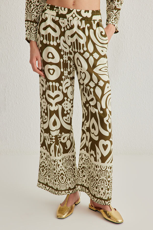 Trendyol Conjunto estampado fluido kaki