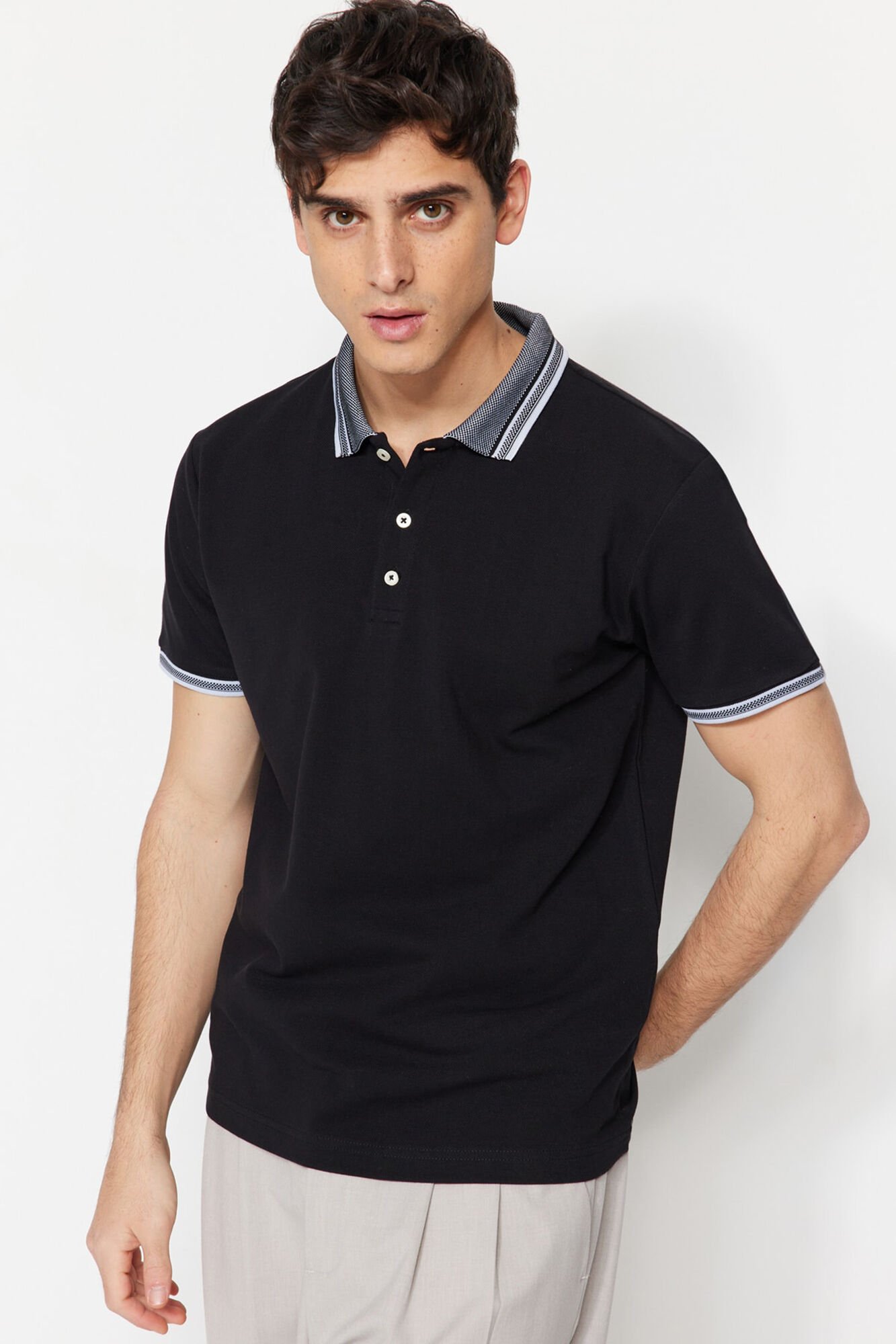 Trendyol Polo detalle cuello y mangas