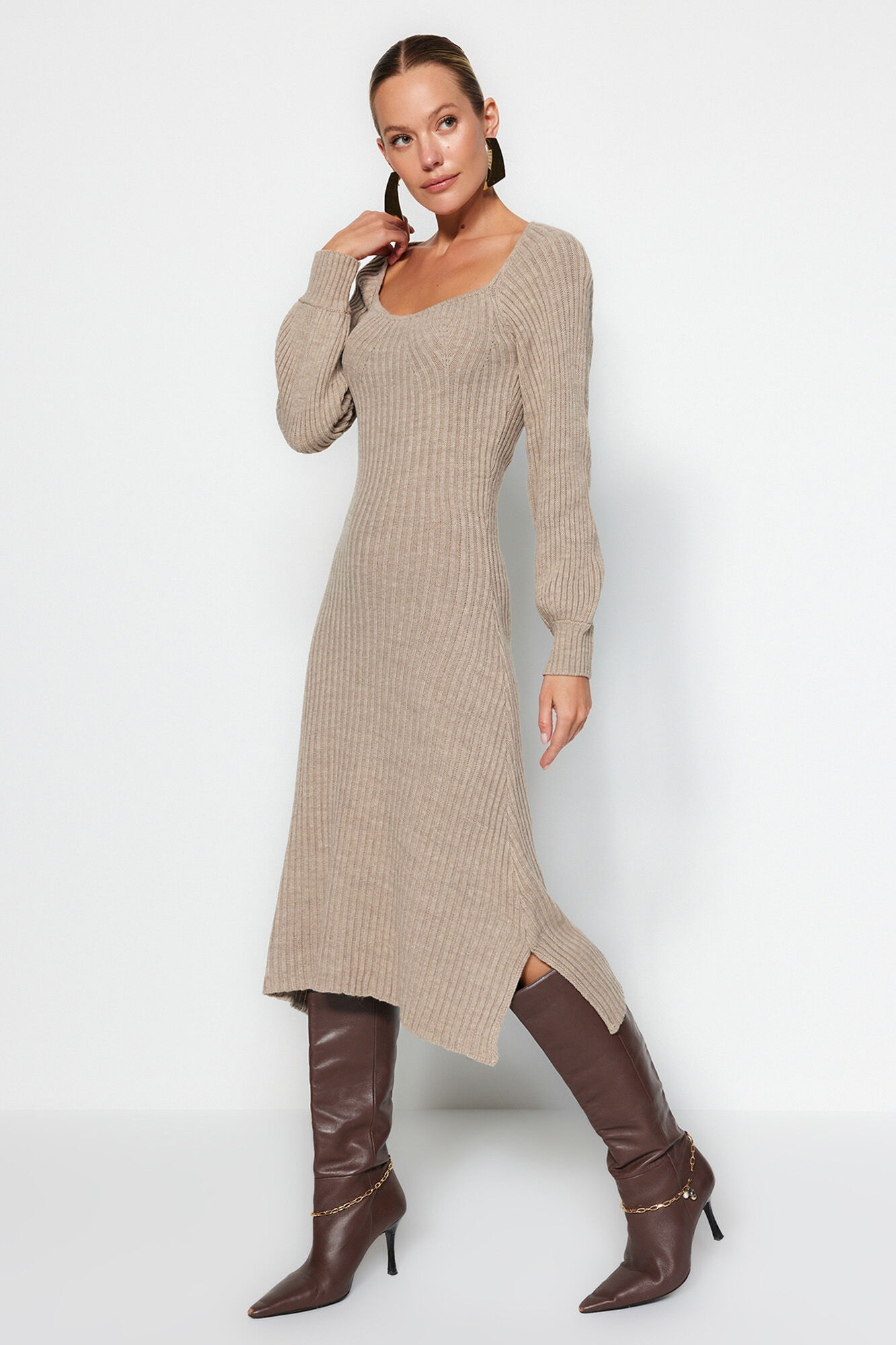 Trendyol Vestido midi con escote coraz&oacute;n