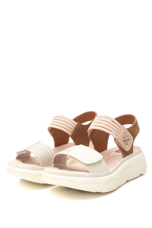 XTI Sandalia tiras el&aacute;sticas velcro beige