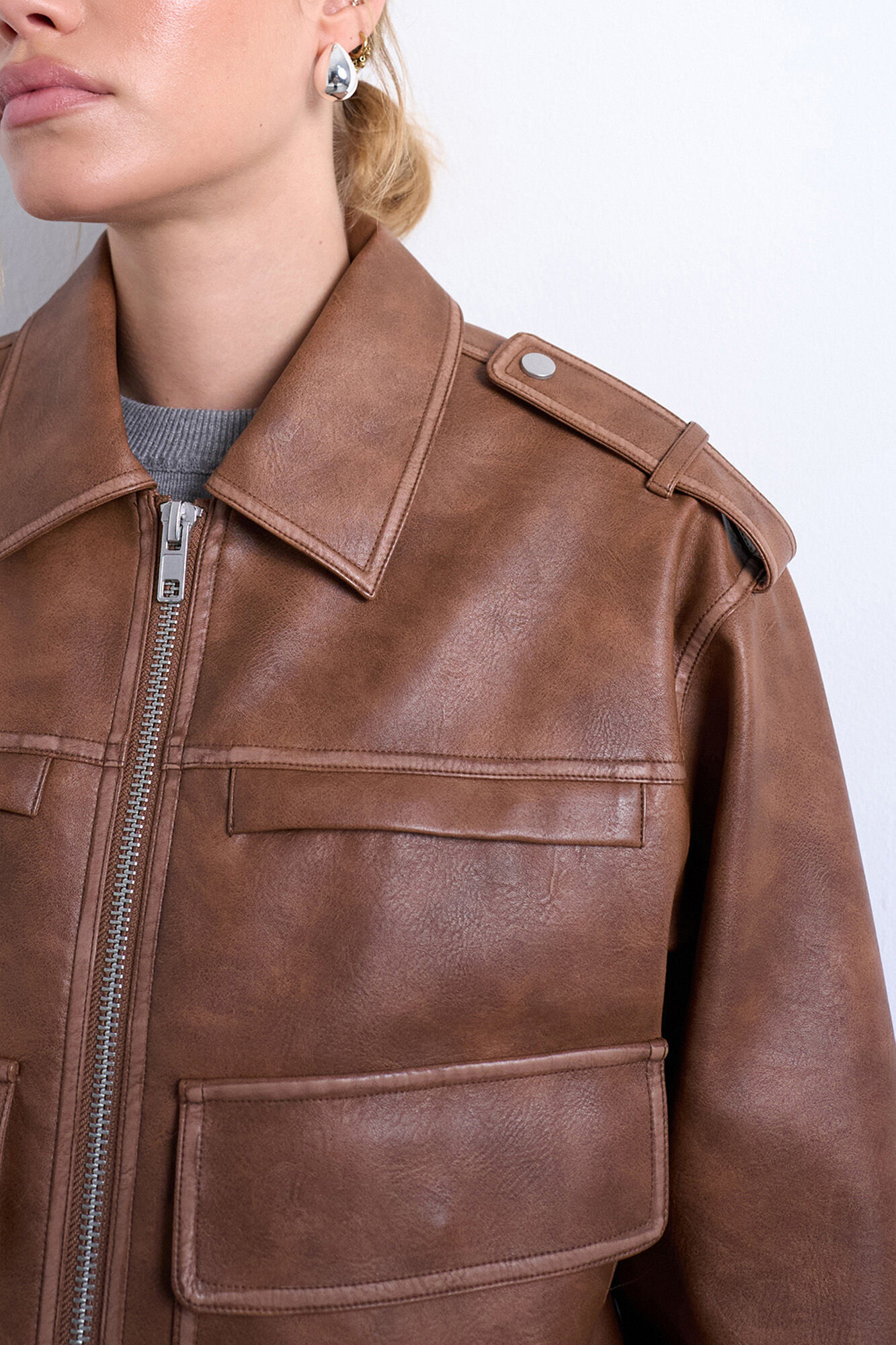 Topshop Chaqueta corta biker efecto piel