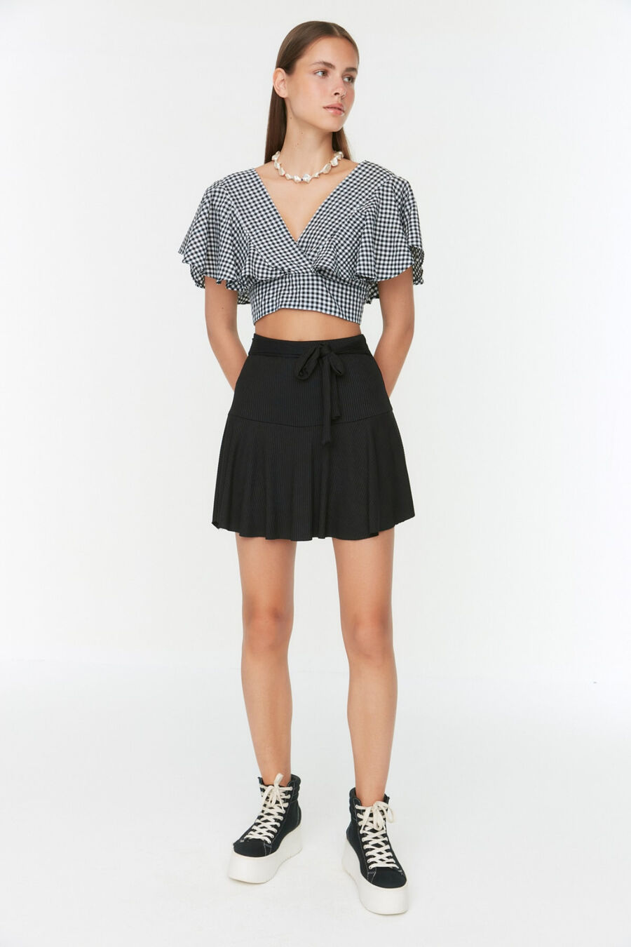 Falda pantalón detalle de encaje