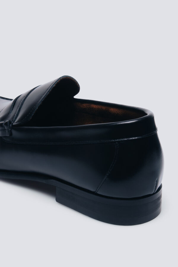 Springfield leather moccasin mask black