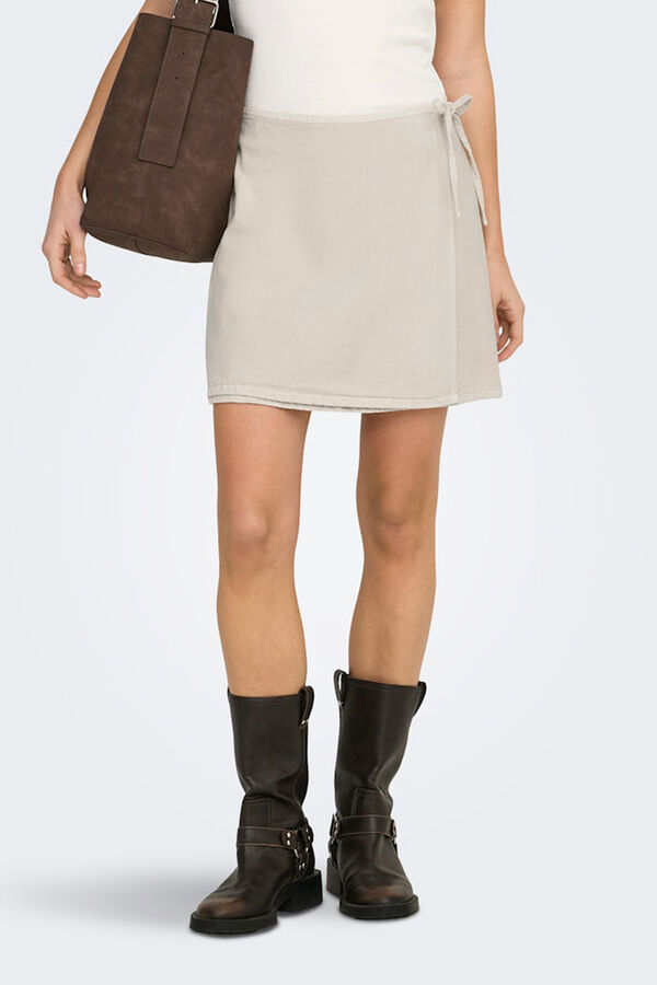 Only Falda corta cruzada beige