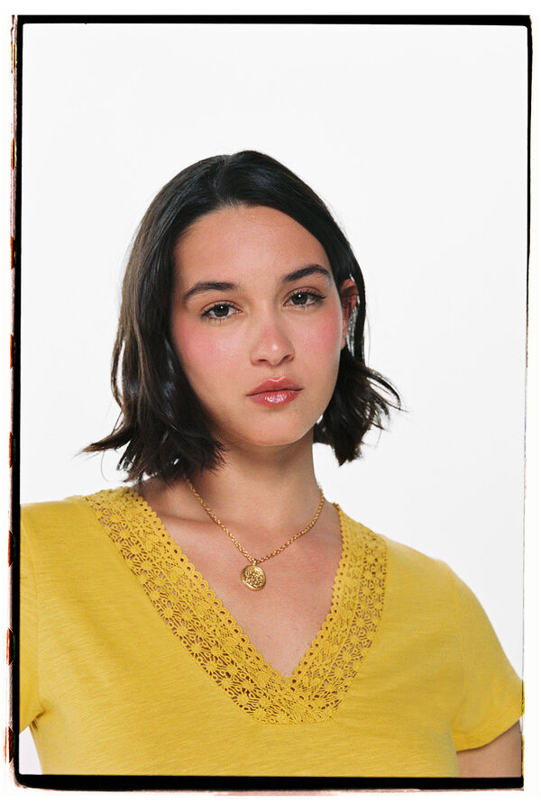 Springfield Camiseta Escote Pico Crochet dorado