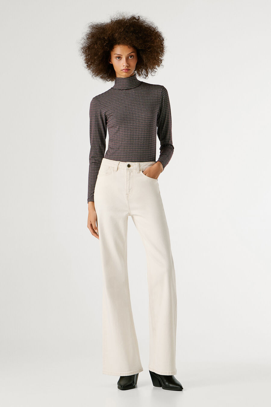 Pantalón vaquero acampanado tiro alto