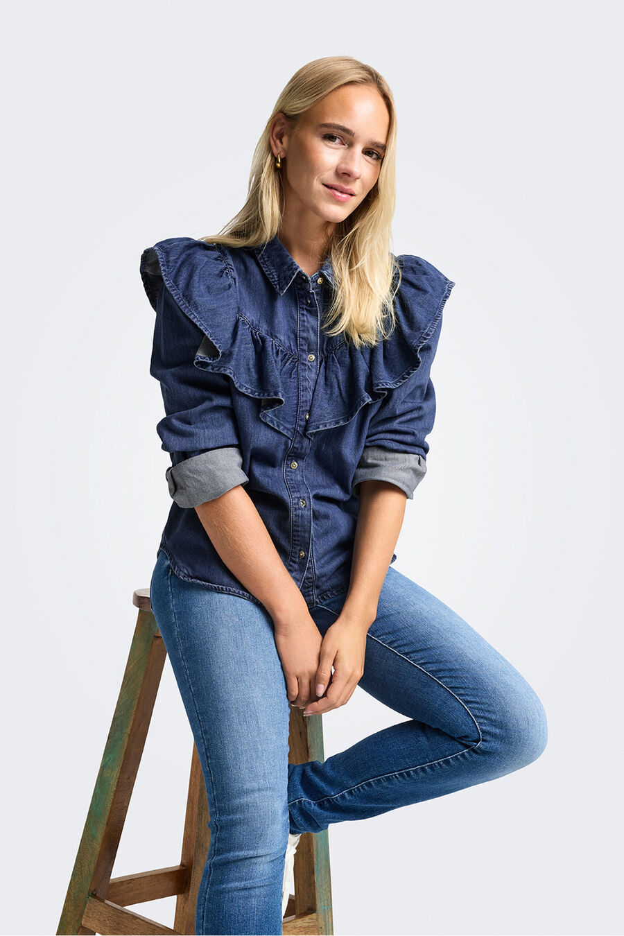 Camisa denim con volante