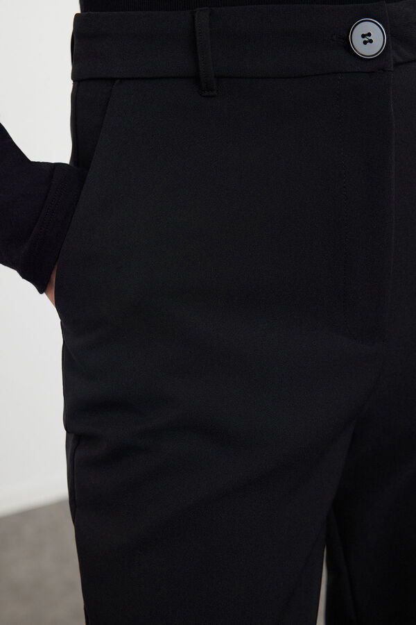 Trendyol Pantal&oacute;n b&aacute;sico negro