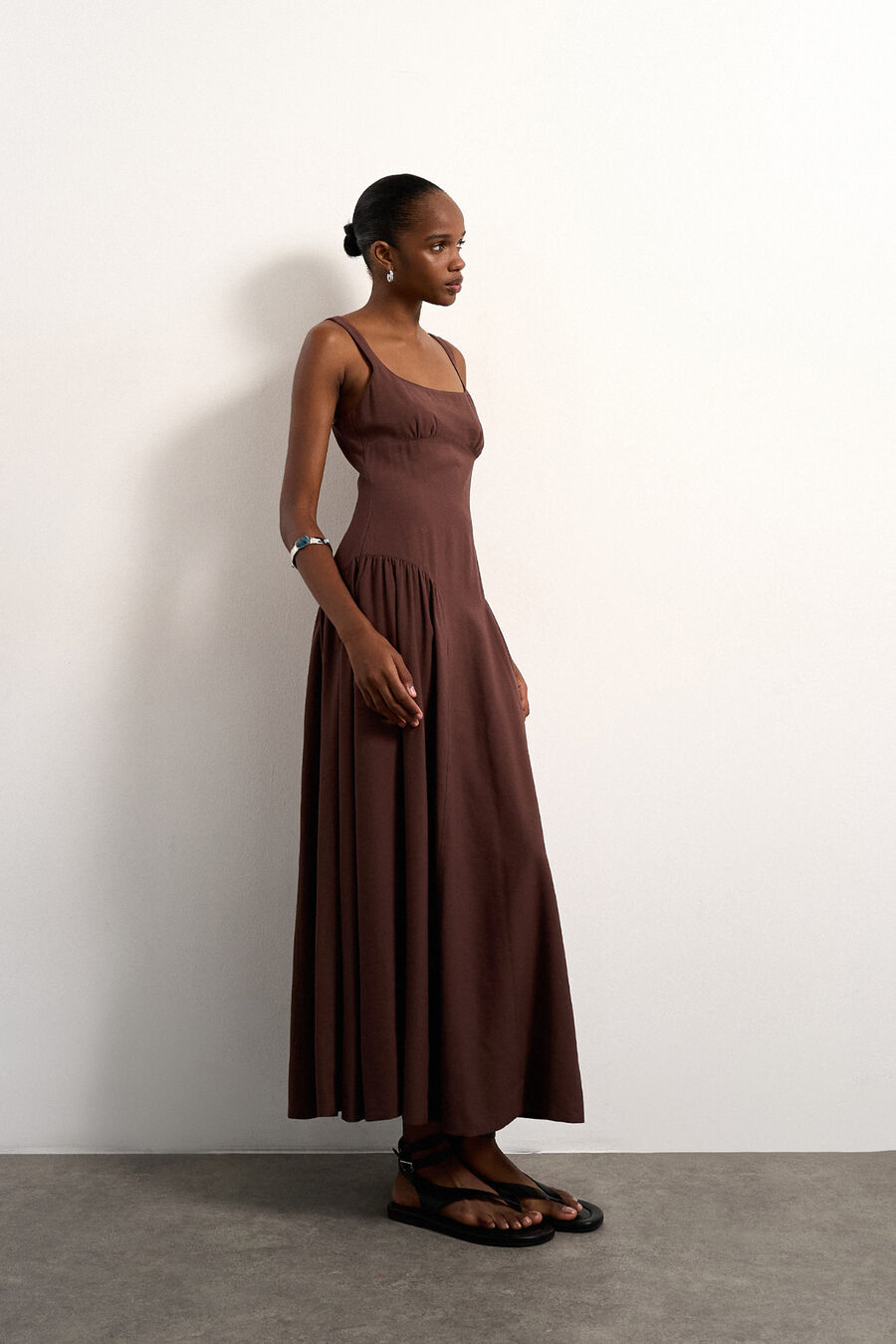 Vestido midi de tirantes