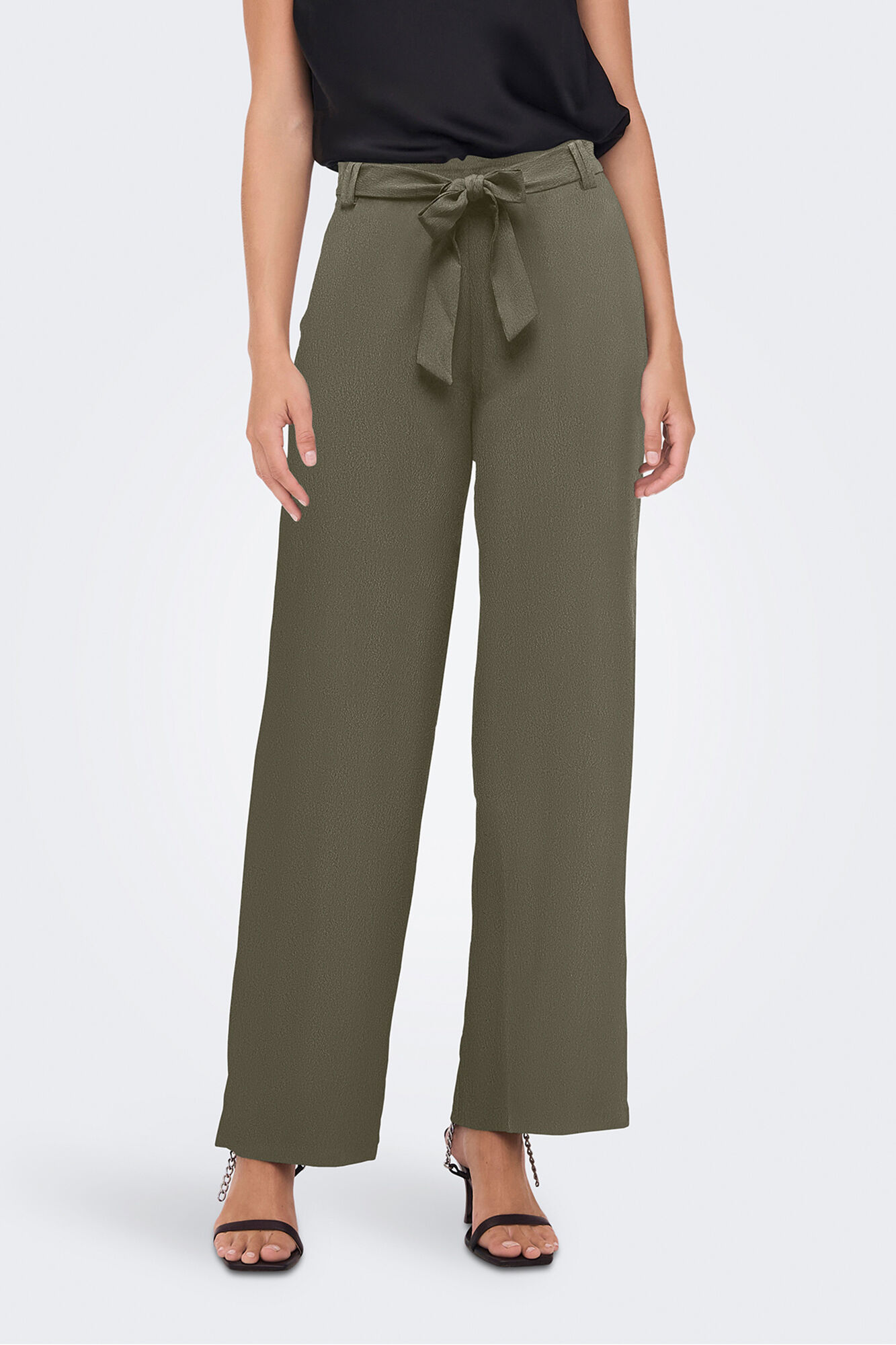 Only Cal&ccedil;as palazzo.<br/>- Fabricado 100% em Viscose Livaeco.<br/>- Cintura alta com presilhas e cinto do mesmo tecido.<br/>- Regular fit.