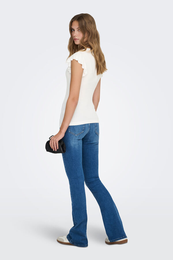 Only Fitted top with ruffles white