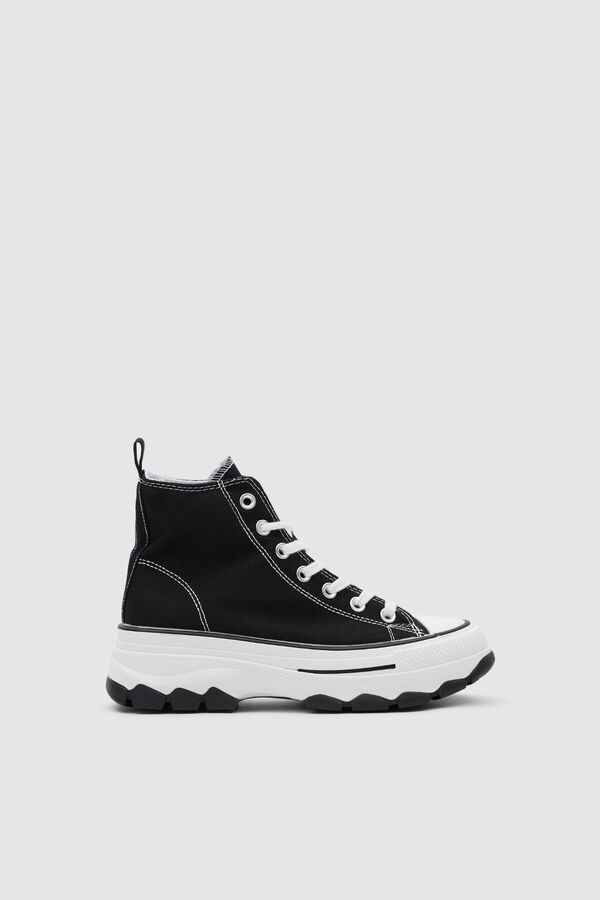 Inside Casual toe boots black