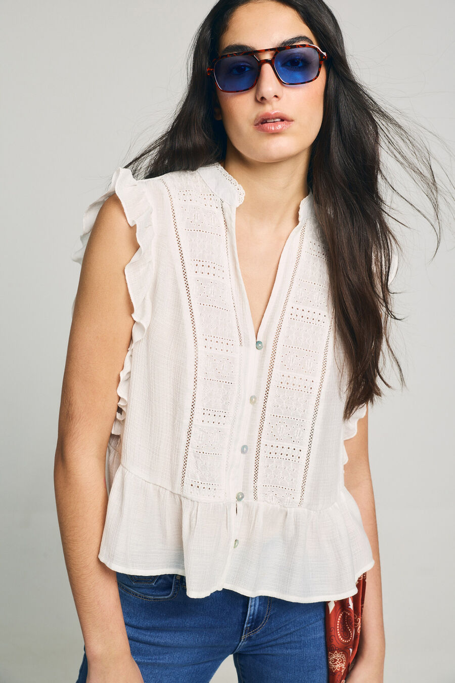 Blusa romántica sin mangas