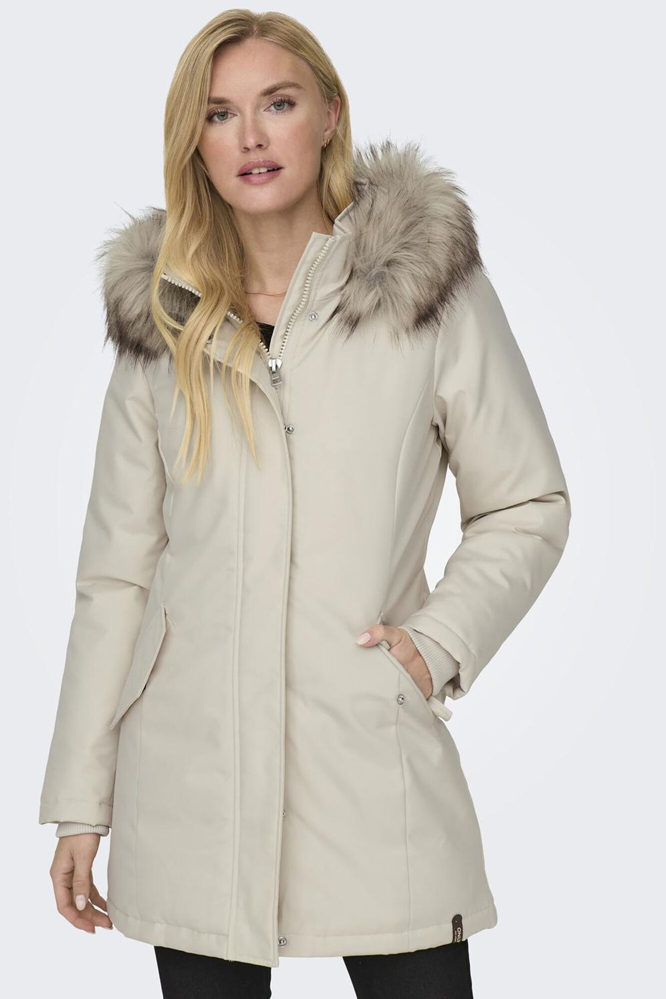 Only Parka com capuz e pele