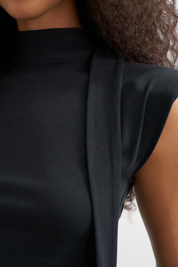Topshop Top sem mangas com detalhe de n&oacute; preto