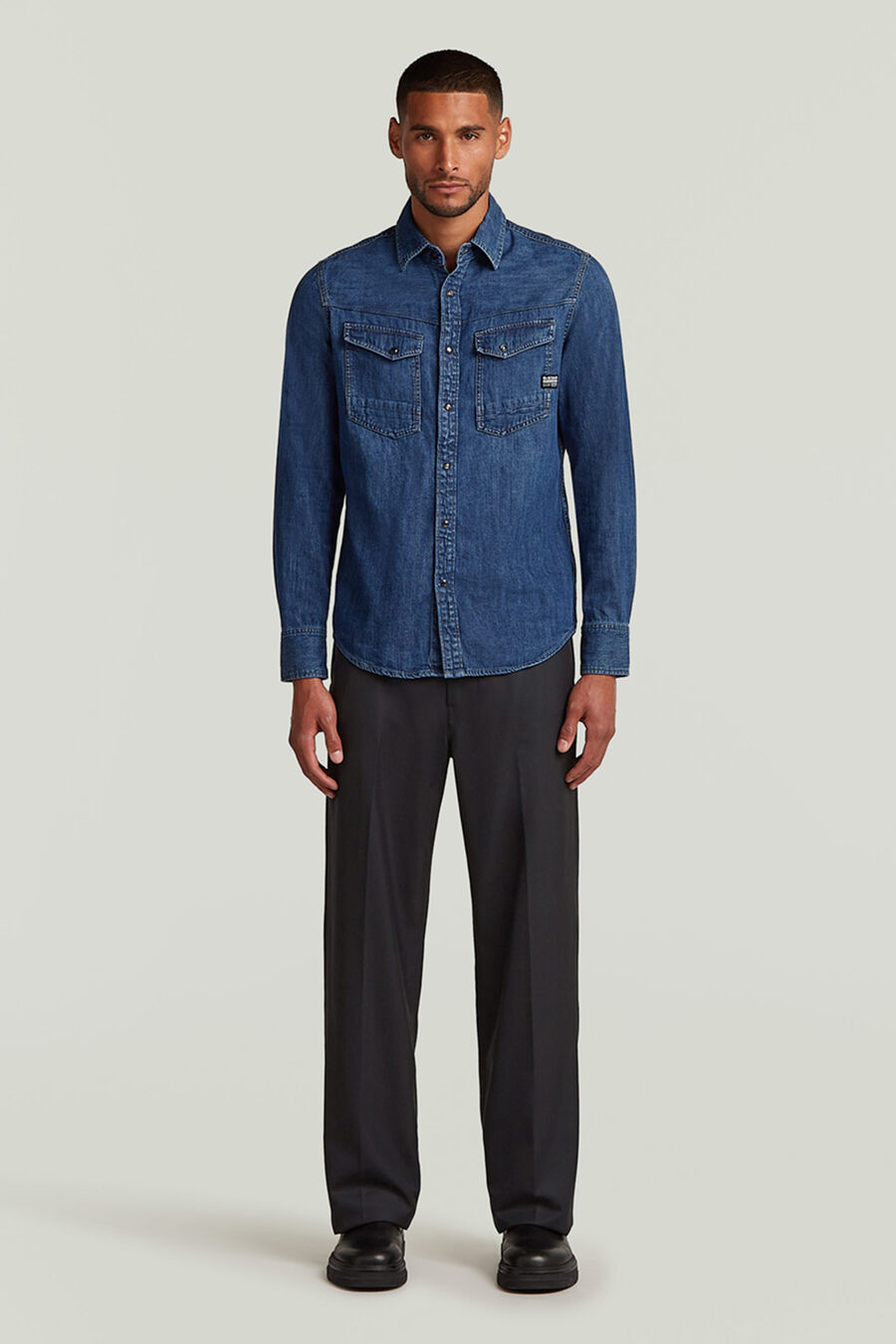 Camisa vaquera de manga larga y corte ajustado