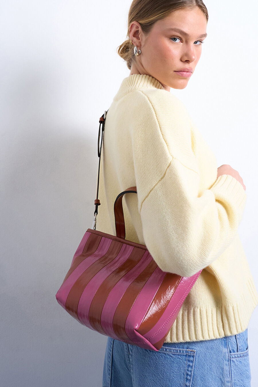 Bolso de hombro rayas
