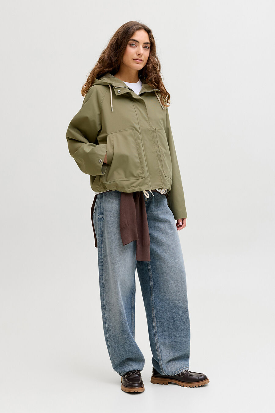 Chaqueta casual con capucha