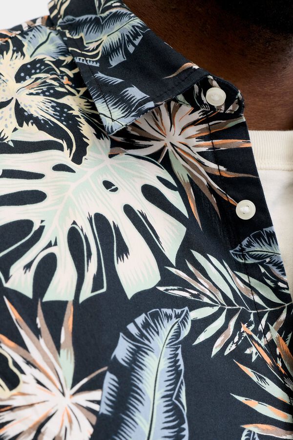 Jack & Jones PLUS Camisa resort estampado tropical negro