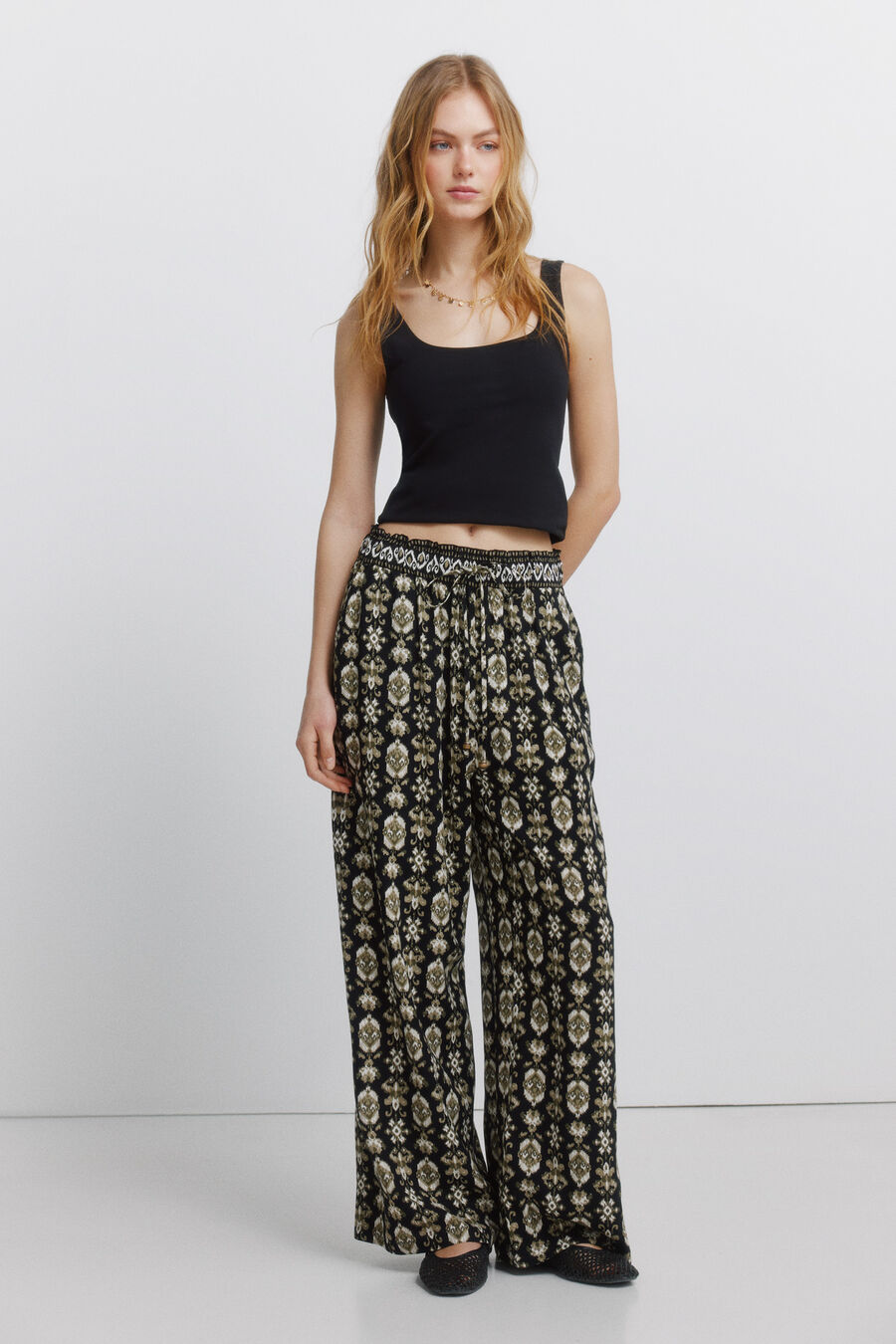 Pantalón estampado rústico cordón