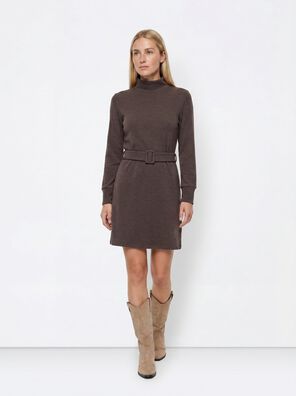 Vestido con cinturón