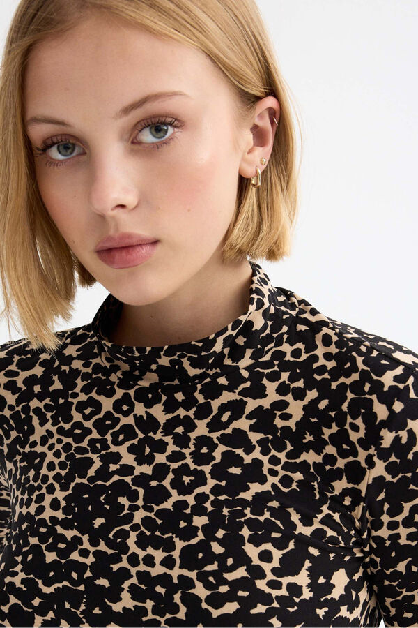 Inside High Neck T-shirt fekete