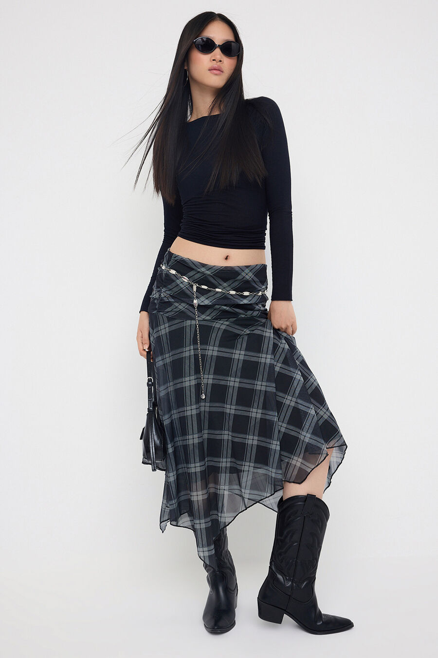 Falda con bajo asimétrico