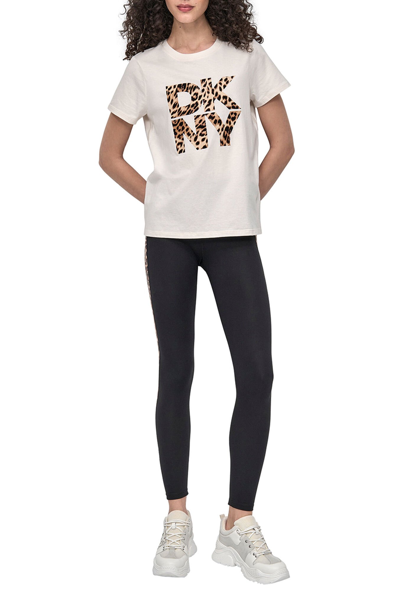 DKNY T-shirt com o logo da DKNY