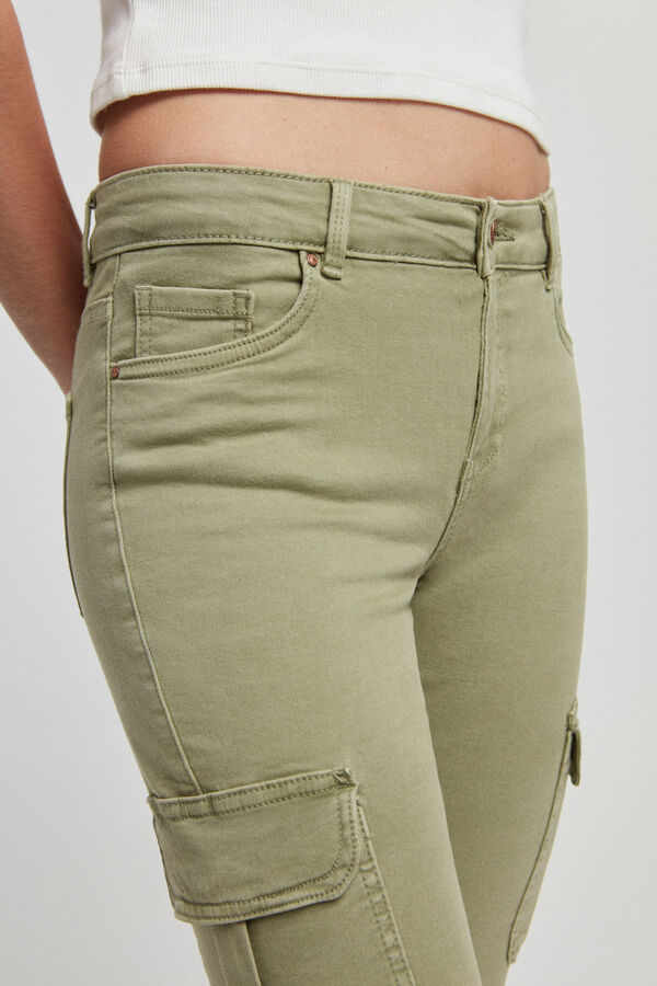 Springfield Jeans skinny cargo com bolsos laterais verde