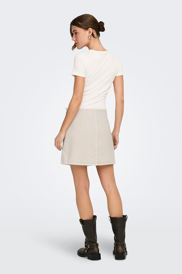 Only Falda corta cruzada beige