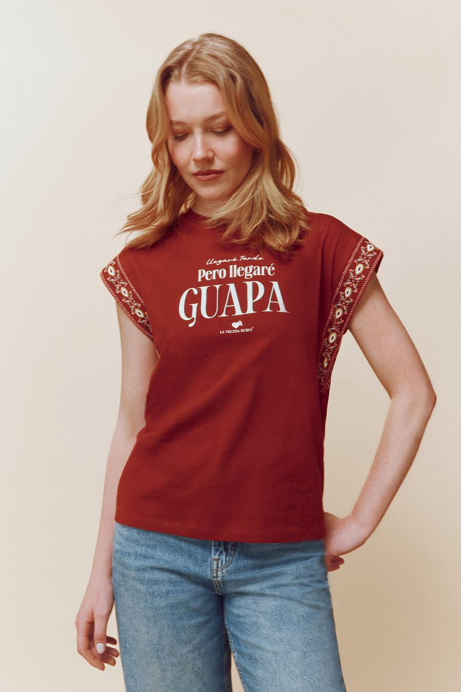 Camiseta "Llegaré tarde, pero llegaré guapa"