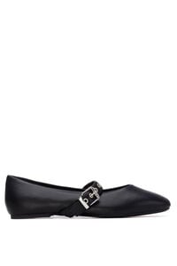 XTI Sabrinas Rasas com Tira e Fivela