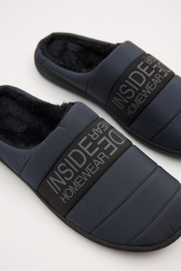 Inside Zapatillas de casa acolchadas preto