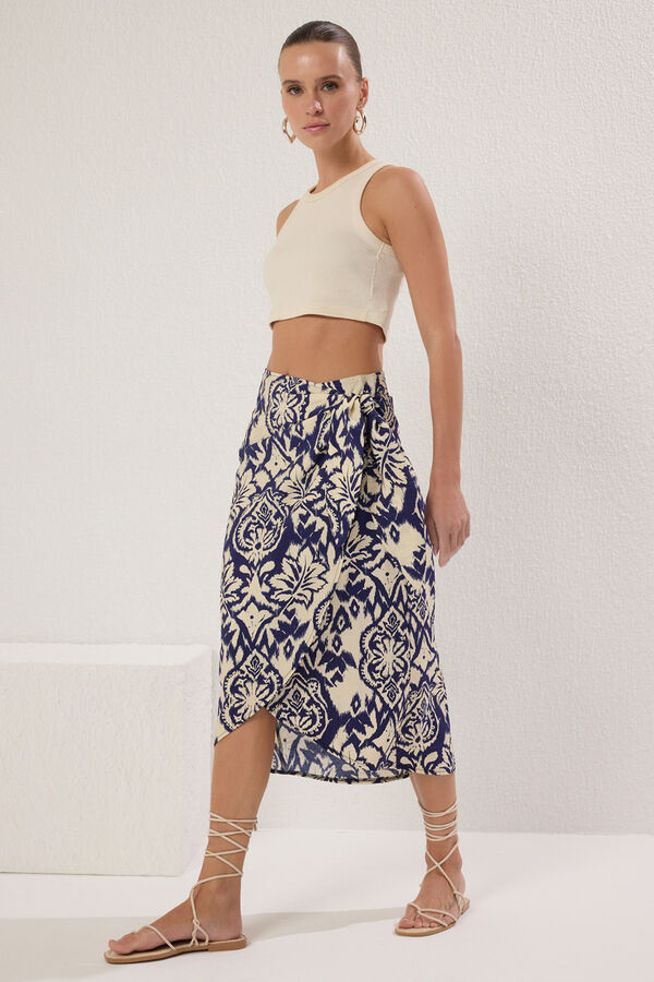 Trendyol Falda midi detalle de lazo blanco