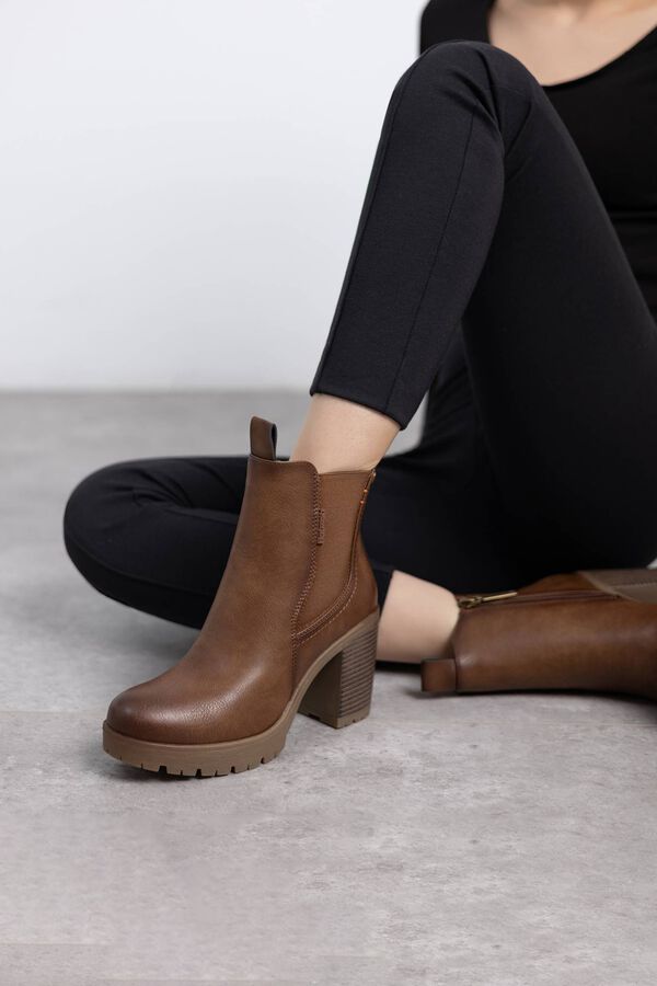 Refresh Elastic chelsea ankle boot nude
