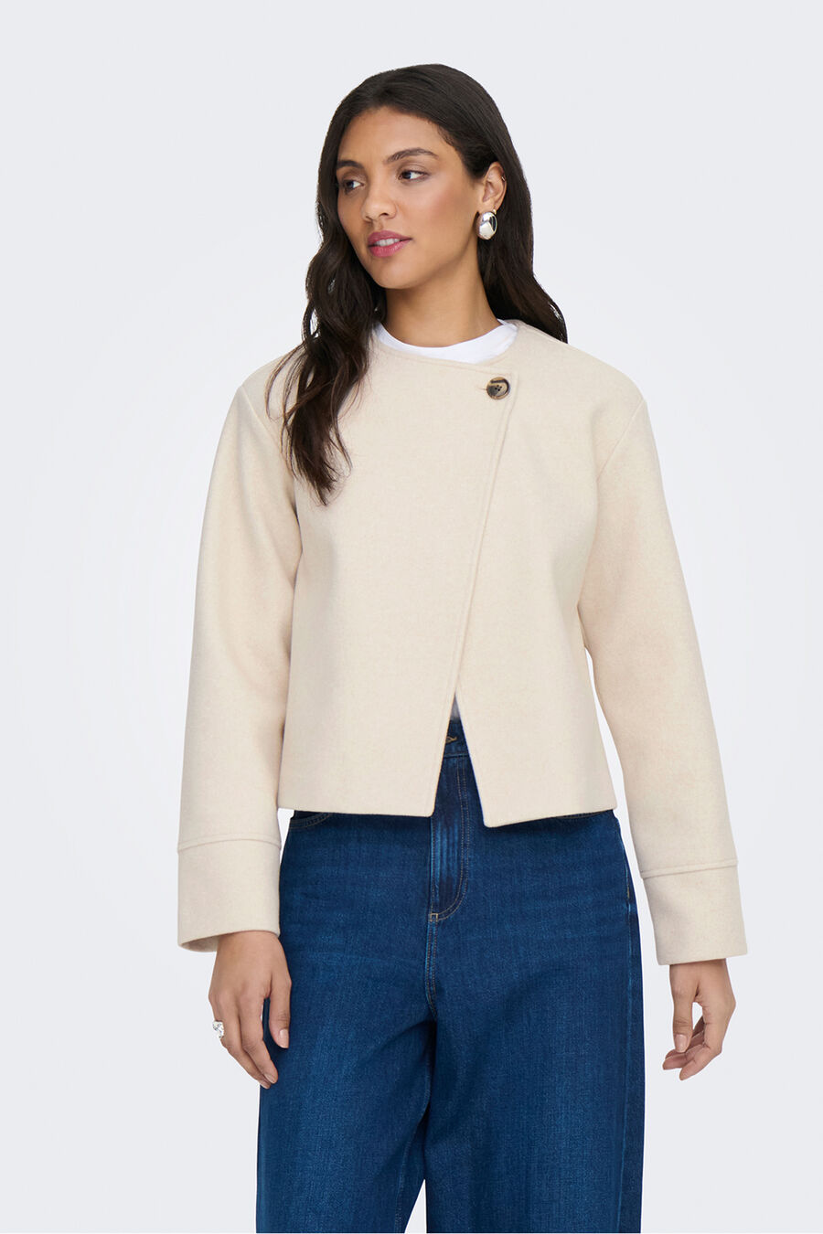 Abrigo de paño corto