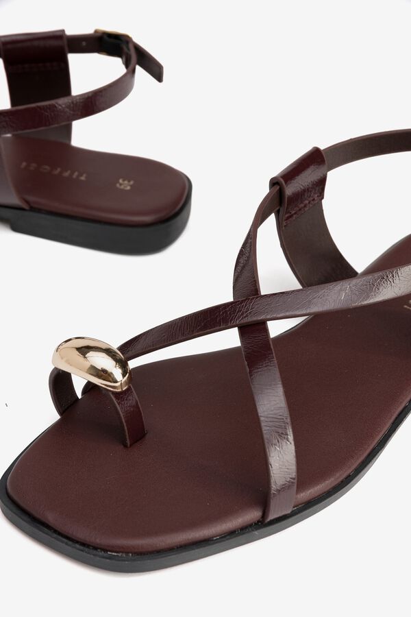 Tiffosi crisscross straps sandal red